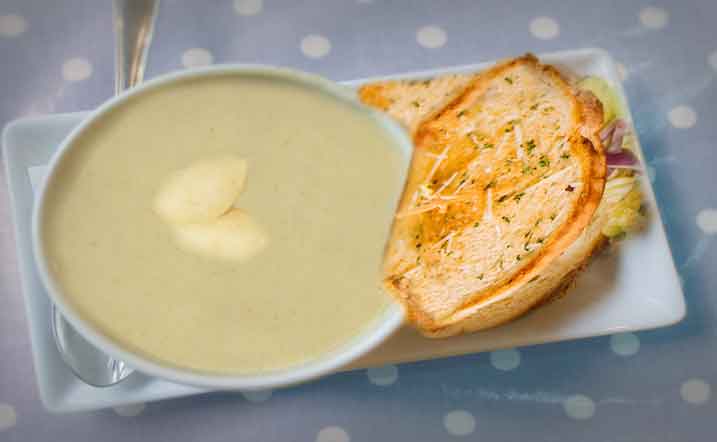 What-Sandwich-Goes-With-Potato-Soup