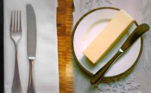 dinner-knife-vs-butter-knife